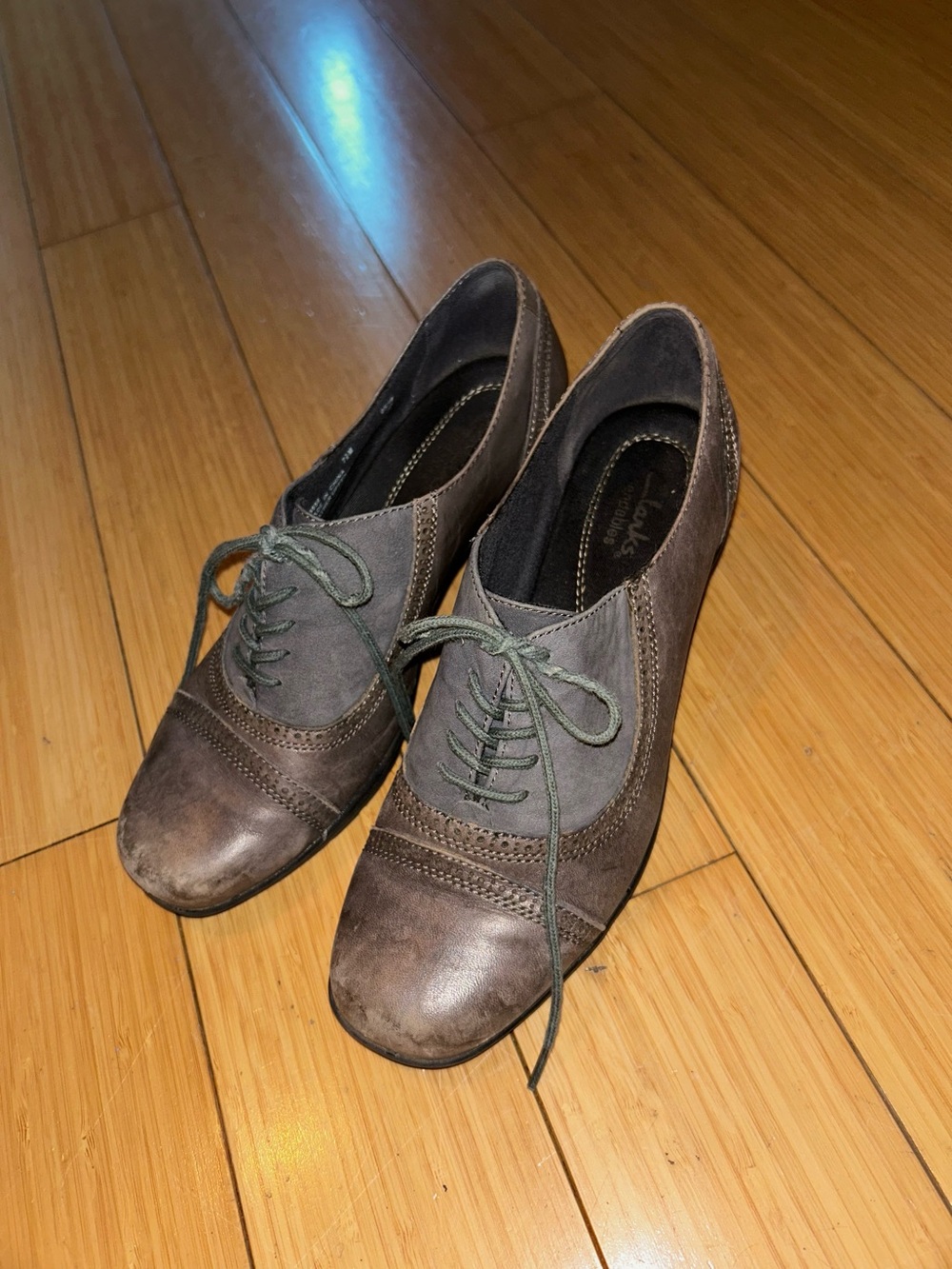 Clark’s Lace-Up Leather Oxford Heels